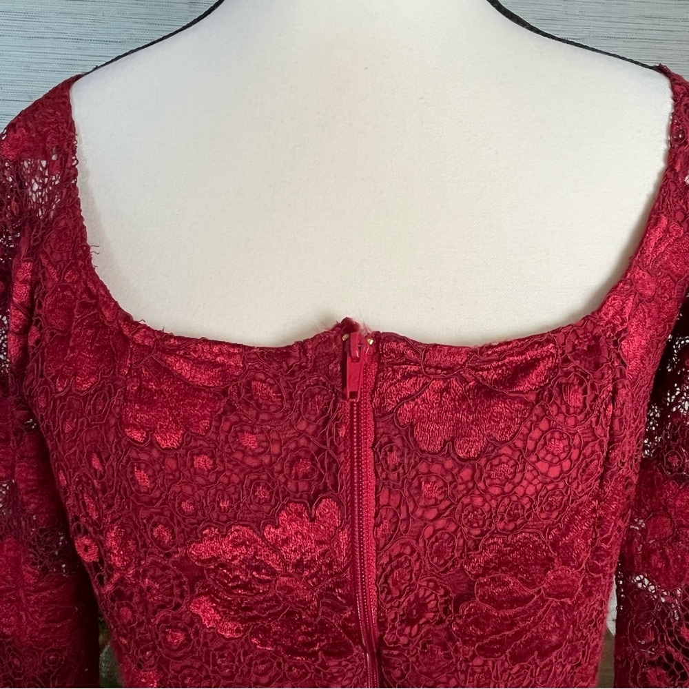 Elegant Red Lace Blouse - Picture 2 of 11